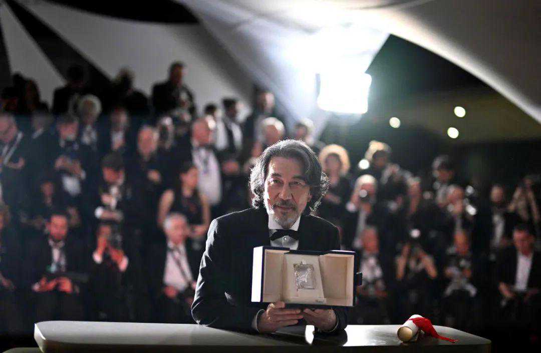 顶级男演员「下海」，果然够劲爆