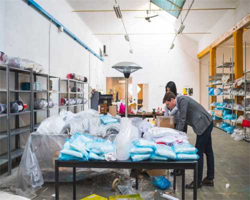 这款僵尸生存沙盒手游融合了《饥荒》和SLG玩法，玩家大呼神作