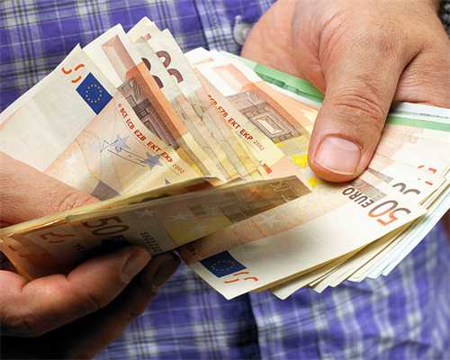 《Stray》：画面精美的赛博朋克风猫咪步行模拟器